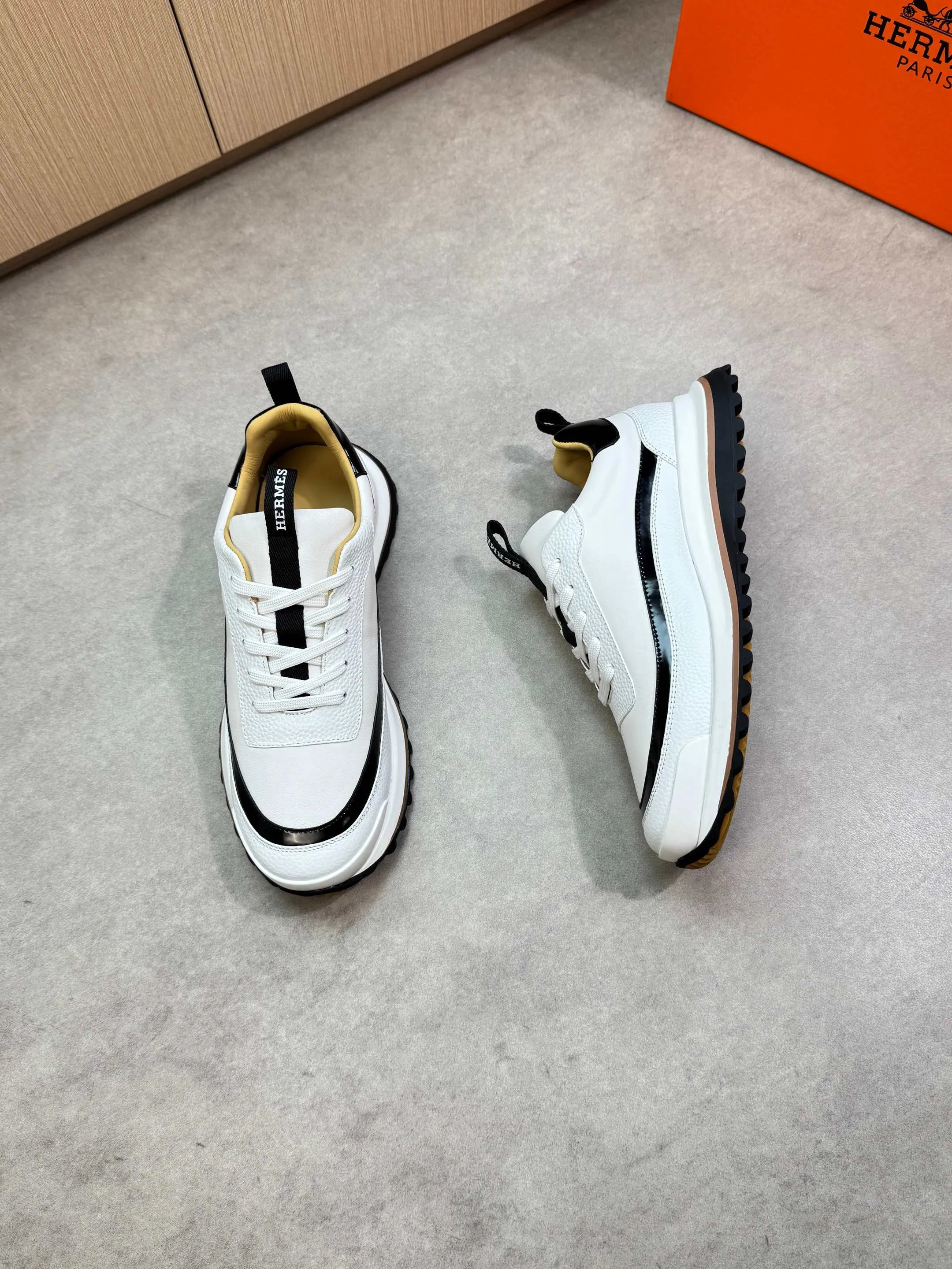Men's shoes 💰800 [HERMES] Hermès - High-end quality original order·Casual sports shoes - Upper: 🔝 pebbled calfskin, Nappa calfskin, shoe body sewn with contrasting edge color, tongue, heel, brand logo webbing - Inner: water-dyed cowhide - Outsole: ultra-light T men's shoes 💰R·Rubber; two-color molded outsole -Ultra-high quality control·Fine workmanship: highlighted (high-end·nobility·grade) -Size: 39-44 (38, 45, can be customized)·H0118